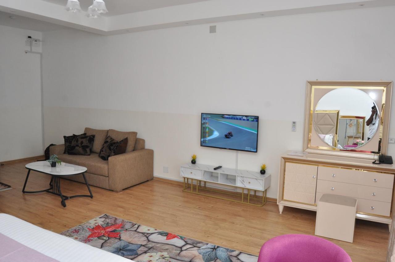 Hotel Sky Blue Mada Alasora Екстер'єр фото