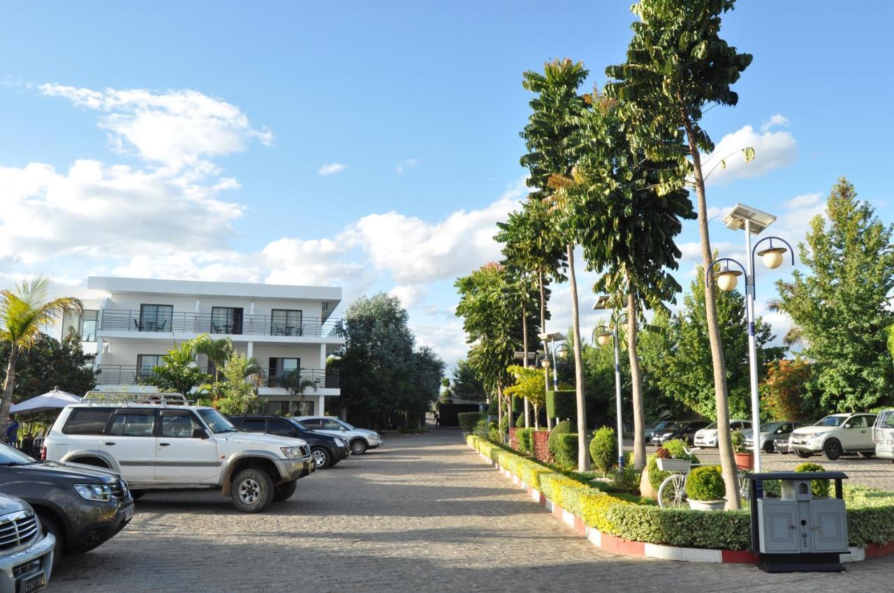 Hotel Sky Blue Mada Alasora Екстер'єр фото