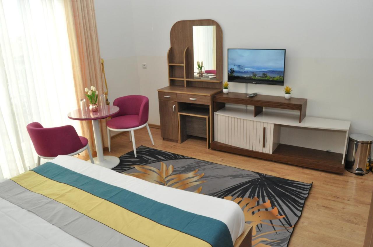 Hotel Sky Blue Mada Alasora Екстер'єр фото